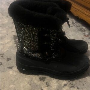 London Fog Black and Multicolor Winter Boots